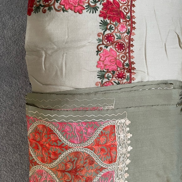 Indian clothing keep you warm during winter and you can wear  with a dress - Picture 6 of 7